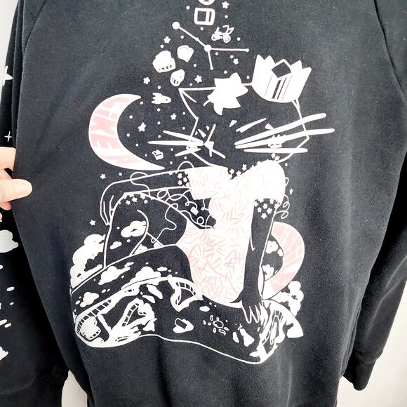 Aesumi Women's Black Long Sleeve Pull Over Style Princess Cat Graphic Sweatshirt - Picture 3 of 11